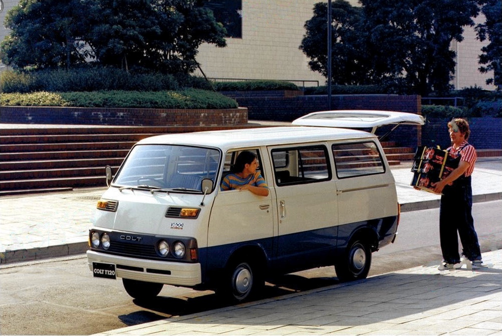 1974 Mitsubishi Colt T120 Coach 2